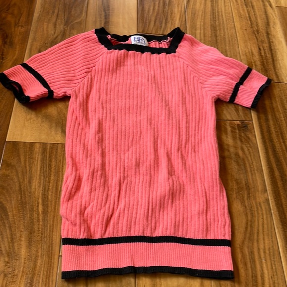 BEA CLASSICS SALMON &  BLACK SWEATER - Picture 1 of 9